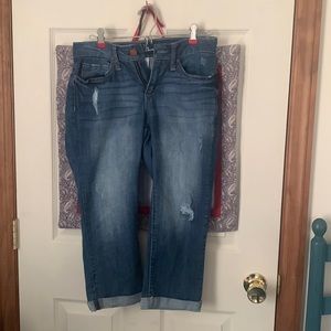 Mid rise stretch capri jeans